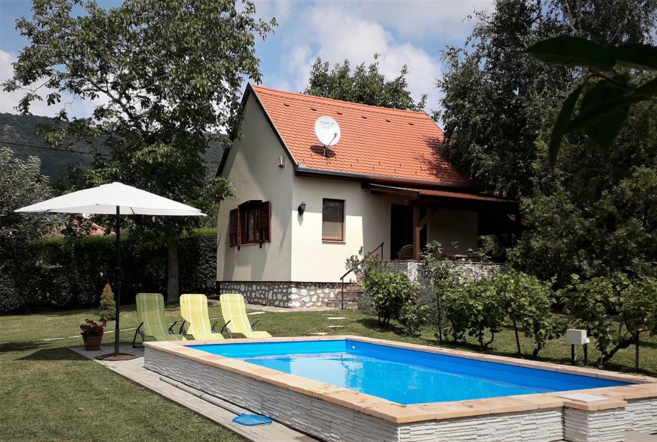 Cseresznyevirag Vendeghazak Kovagoszolos Bagian luar foto